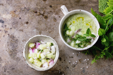 Gurkensuppe mit Borretsch