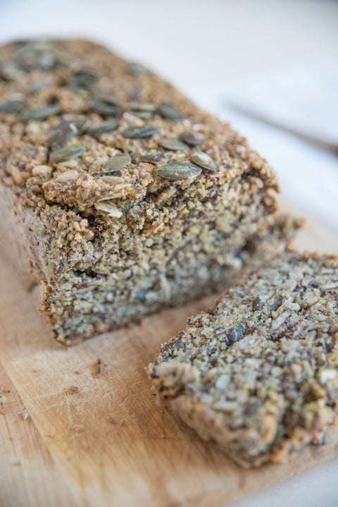 Low Carb Brot mit Flohsamen und Kürbiskernen