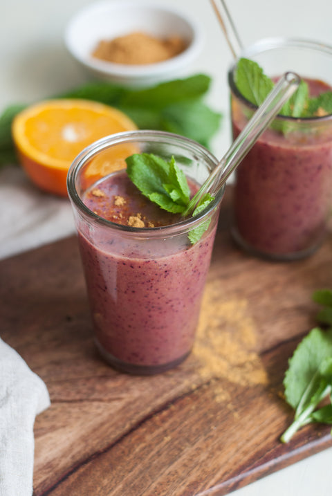 Vitamin C Smoothie mit Hagebuttenpulver und Orange